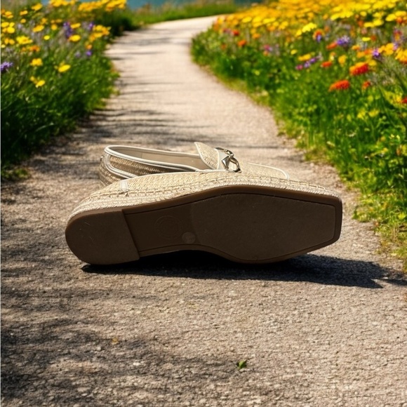 Vince Camuto Cream Gold Woven Loafer Like New! - Picture 10 of 10